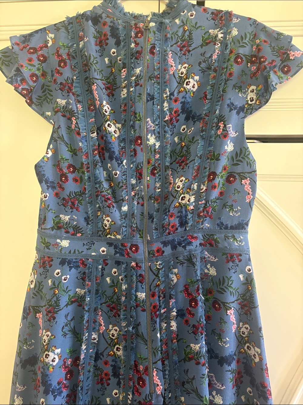 Alice + Olivia Blue Floral Ruffle Sleeve Fit-and-Flare Dress - Picture 8 of 9